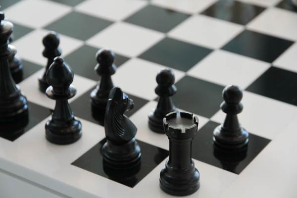 כבוד נוסף לראשון לציון, הביאו איתן רוזן וגיא לוין. לוח שחמט | צילום ארכיון: www.pixabay.com.